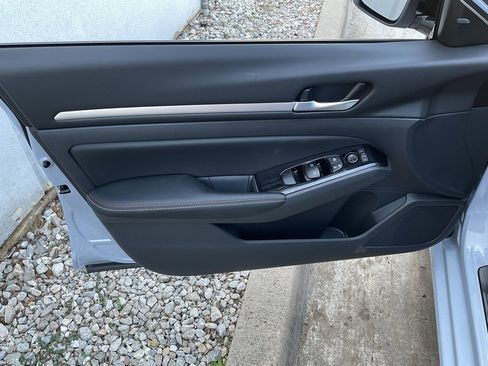 New 2025 Nissan Altima 2.5 SR w/ SR Premium Package image 11