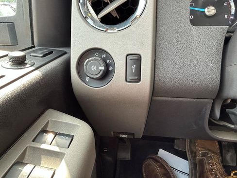 Used 2016 Ford F250 Lariat w/ Lariat Ultimate Package AWD/4WD image 28