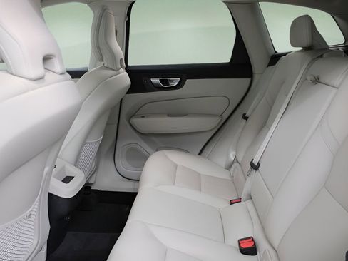 Certified 2023 Volvo XC60 B5 Core w/ Climate Package AWD/4WD image 22