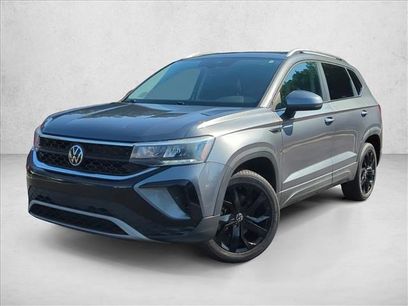 Used 2022 Volkswagen Taos SE w/ Panoramic Sunroof Package