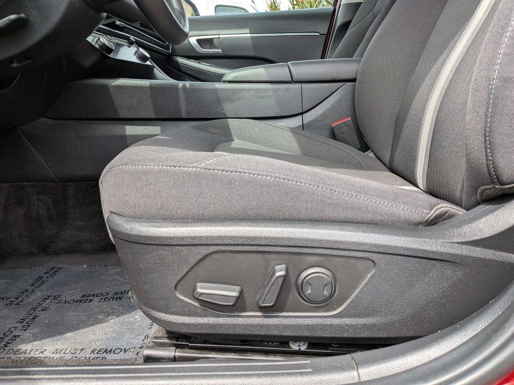 Used 2025 Hyundai Sonata SEL FWD image 14