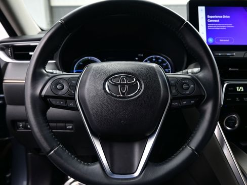 Used 2024 Toyota Venza XLE AWD/4WD image 24