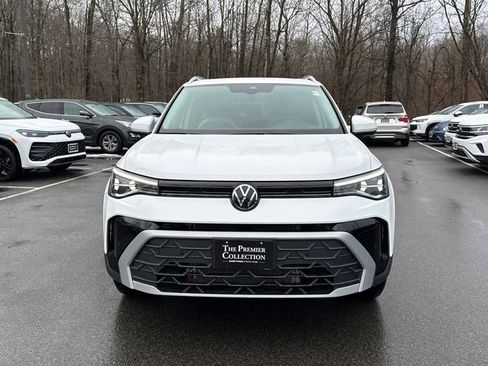 Certified 2025 Volkswagen Taos SE w/ Panoramic Sunroof Package image 8