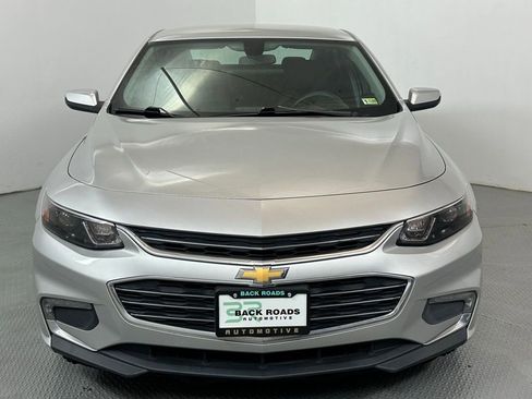 Used 2018 Chevrolet Malibu LT image 2