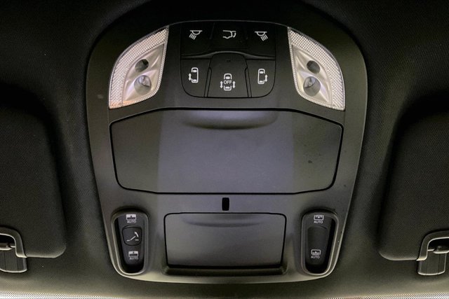 Used 2025 Chrysler Pacifica Limited FWD image 36
