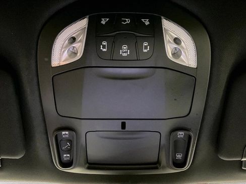 Used 2025 Chrysler Pacifica Limited FWD image 36