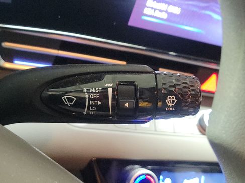 Used 2024 Hyundai Elantra SEL FWD image 25