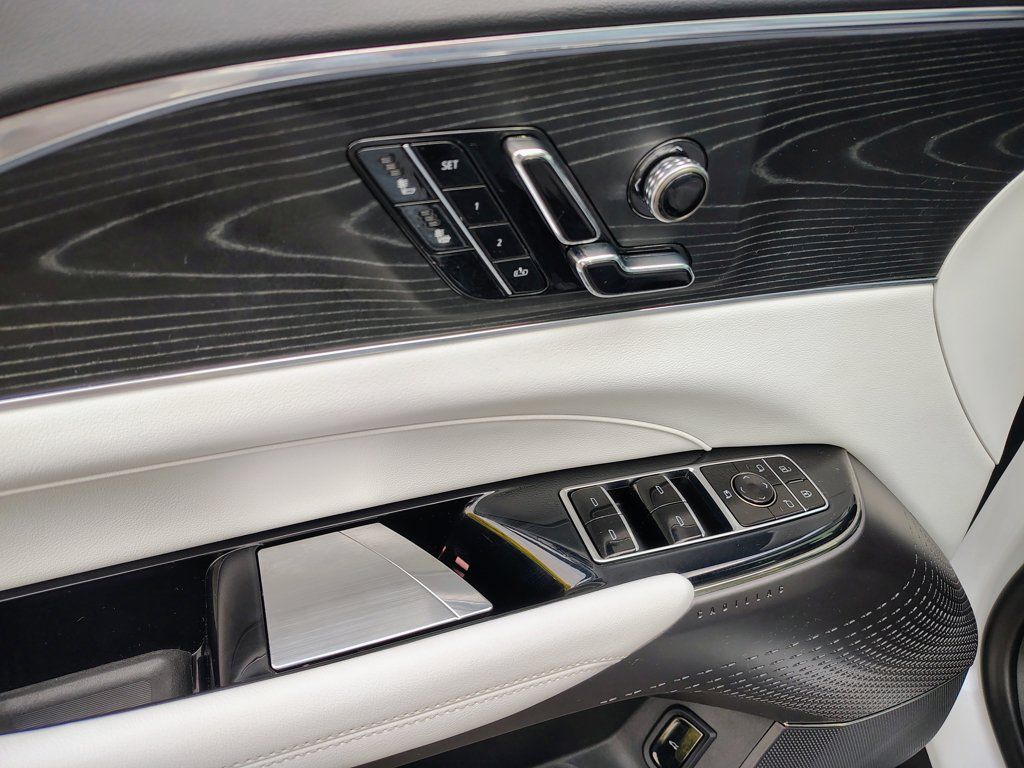 Used 2024 Cadillac Lyriq Luxury AWD/4WD image 18