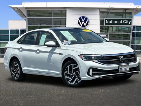 Used 2024 Volkswagen Jetta SEL FWD image 2
