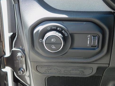 New 2025 Jeep Gladiator Sport image 28