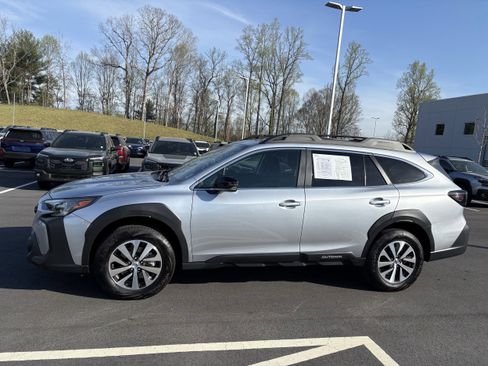 Certified 2025 Subaru Outback Premium AWD/4WD image 4