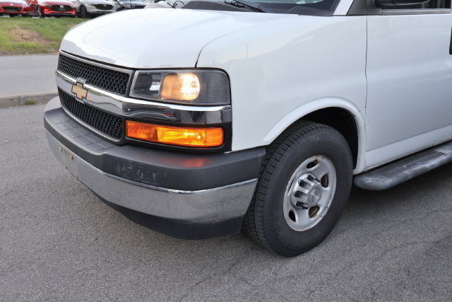 Used 2018 Chevrolet Express 2500 w/ Driver Convenience Package RWD image 2