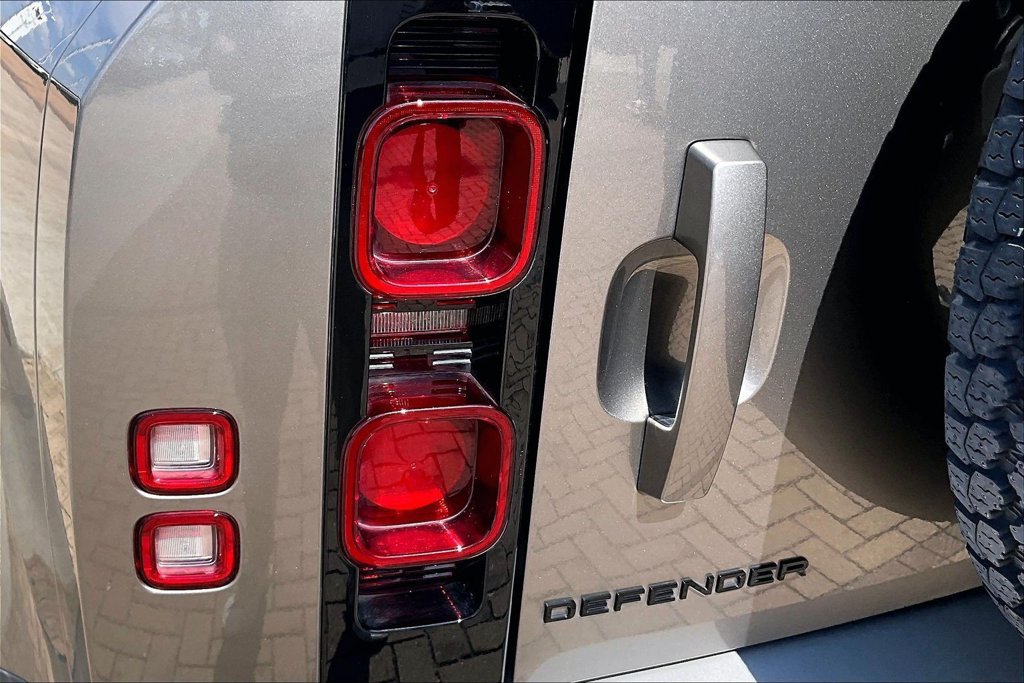Used 2025 Land Rover Defender 110 S AWD/4WD image 30