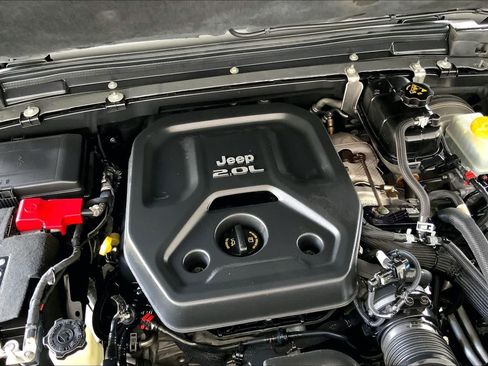 Used 2019 Jeep Wrangler Unlimited Sahara AWD/4WD image 33