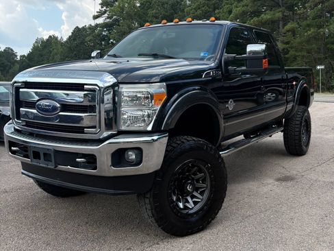 Used 2015 Ford F250 Lariat w/ Lariat Chrome Package AWD/4WD image 2
