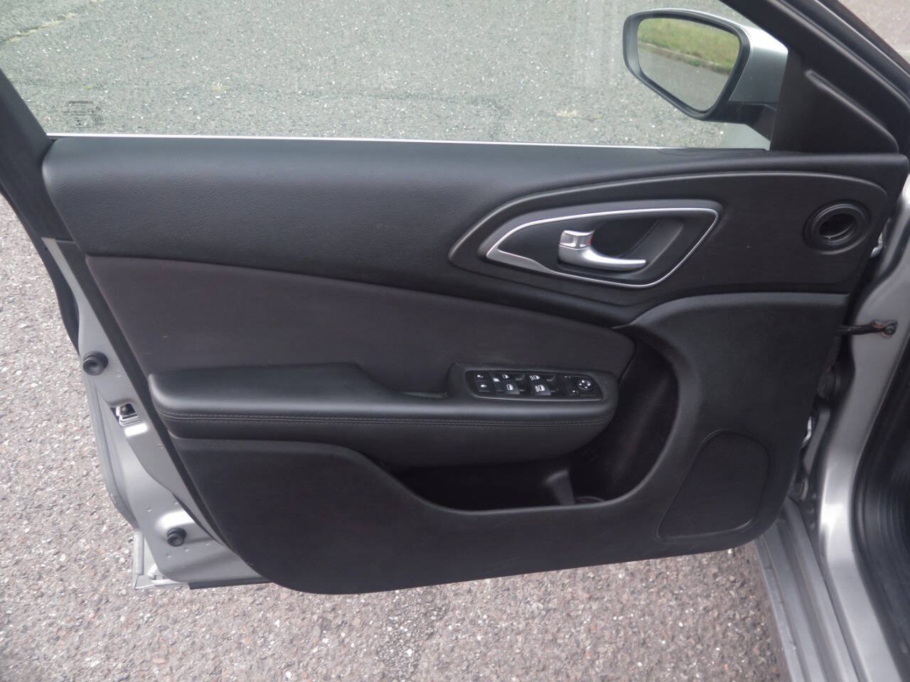 Used 2015 Chrysler 200 Limited w/ Convenience Group FWD image 20