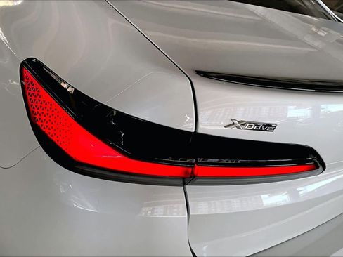 Certified 2025 BMW 760i xDrive w/ Executive Package image 29