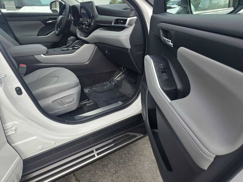 New 2026 Toyota Highlander XLE image 10