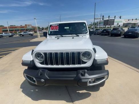 Used 2025 Jeep Wrangler Unlimited Sahara AWD/4WD image 5
