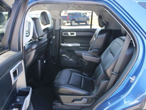 Used 2020 Ford Explorer XLT w/ Equipment Group 202A RWD image 16