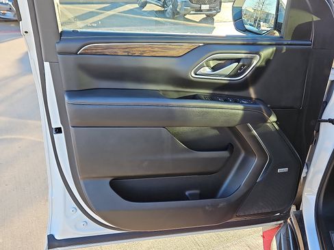 Used 2021 Chevrolet Suburban Premier w/ Premium Package image 12