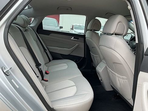 Used 2017 Hyundai Sonata SE FWD image 12