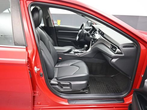 Used 2020 Toyota Camry SE w/ Sunroof Package FWD image 43