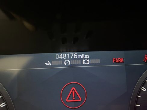 Used 2020 Land Rover Defender 110 SE image 11