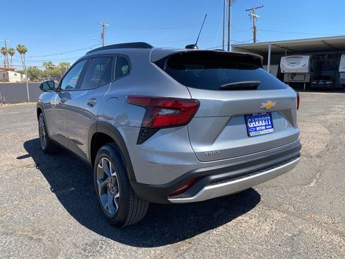 Used 2025 Chevrolet Trax LT FWD image 15