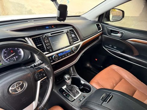 Used 2019 Toyota Highlander Limited FWD image 16