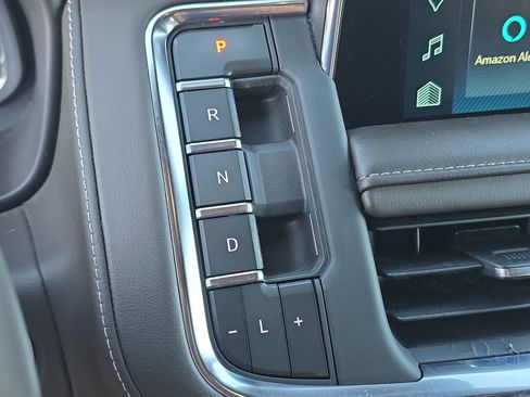 Used 2023 Chevrolet Suburban LT image 25