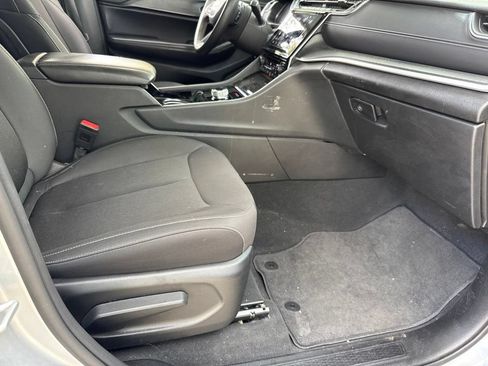 Used 2023 Jeep Grand Cherokee L Laredo RWD image 16