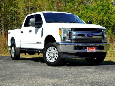 Used 2017 Ford F250 XLT image 2