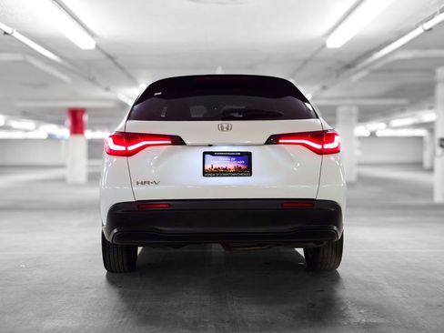 Used 2024 Honda HR-V LX image 8