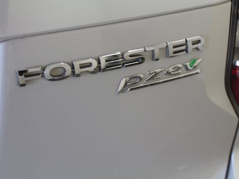 Used 2015 Subaru Forester 2.5i w/ Alloy Wheel Package image 29