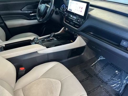 Certified 2026 Toyota Grand Highlander AWD Hybrid image 21