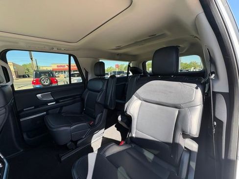Used 2025 Ford Expedition Max Platinum AWD/4WD image 11