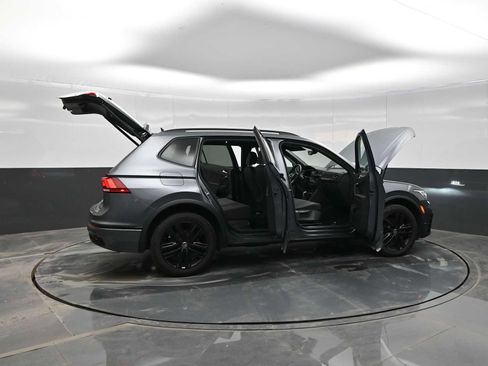 Used 2022 Volkswagen Tiguan SE R-Line image 39