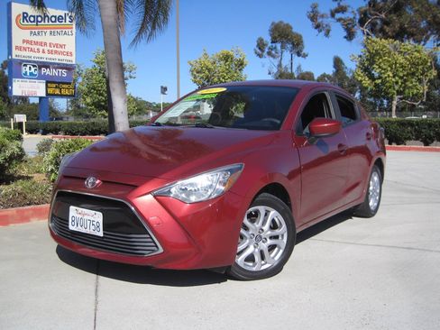 Used 2017 Toyota Yaris iA FWD image 2