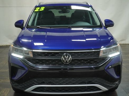 Used 2023 Volkswagen Taos SE w/ Panoramic Sunroof Package AWD/4WD image 7