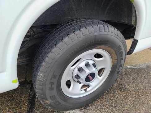 Used 2018 GMC Savana 2500 Extended w/ Driver Convenience Package image 19