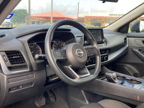 Used 2024 Nissan Rogue S FWD image 9