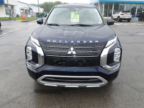 Used 2023 Mitsubishi Outlander SE AWD/4WD image 2