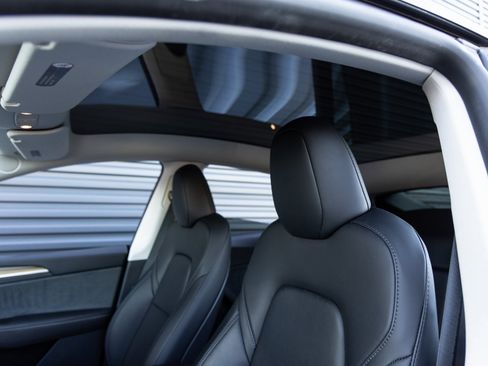 Used 2023 Tesla Model Y Performance image 21