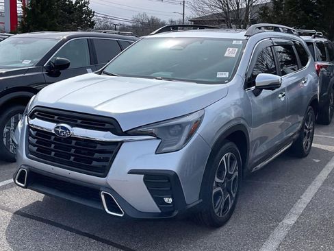 Used 2023 Subaru Ascent Touring image 3