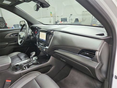 Used 2023 Chevrolet Traverse Premier image 40