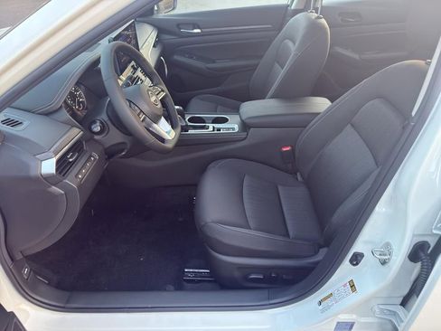 New 2025 Nissan Altima 2.5 SV image 15