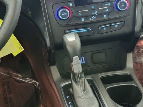 Used 2017 Ford Escape SE w/ Equipment Group 201A image 24