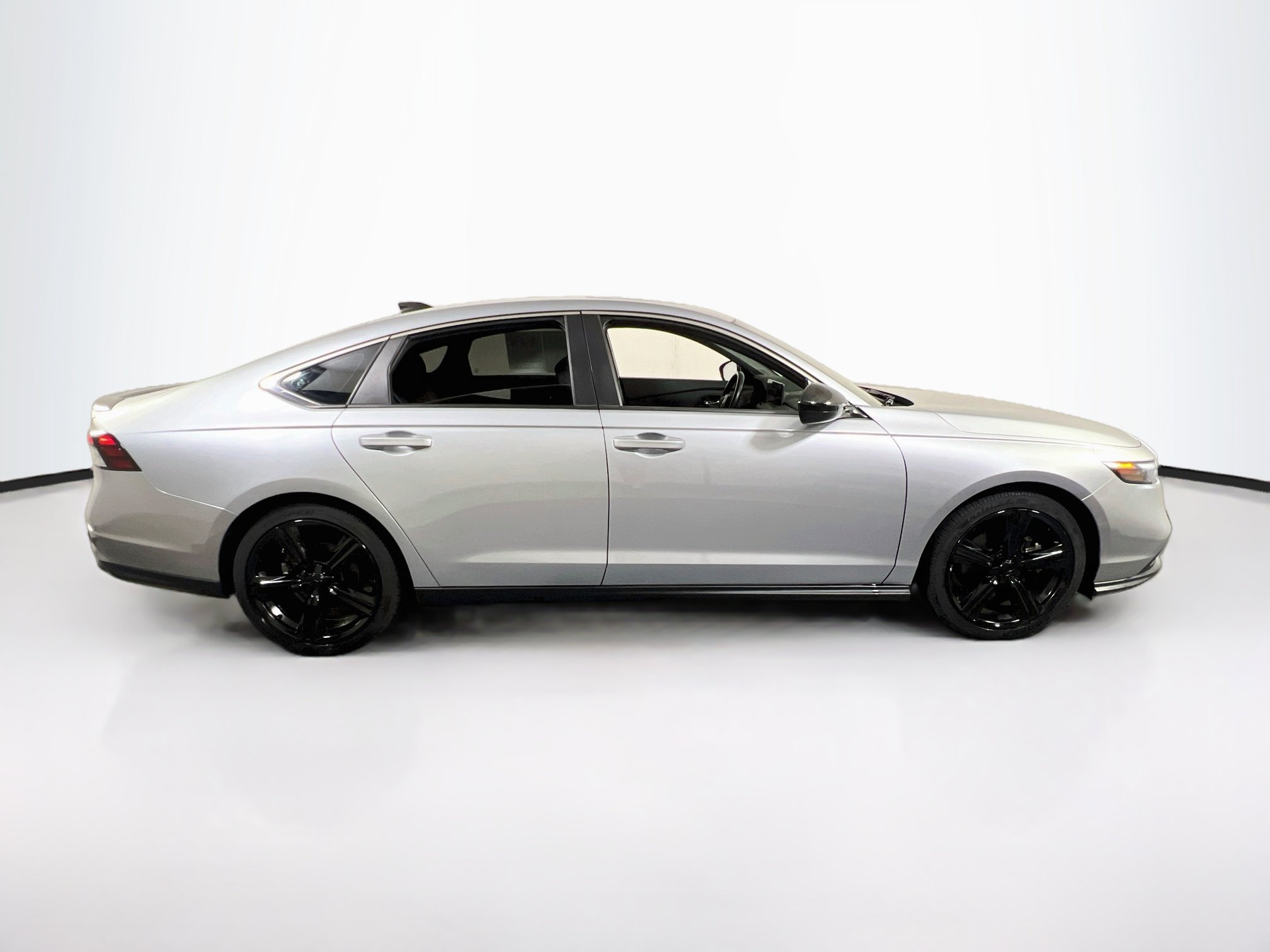 Used 2023 Honda Accord Sport image 4