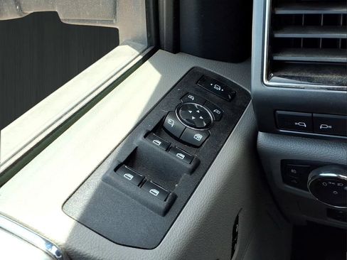 Used 2019 Ford F250 XLT w/ XLT Premium Package AWD/4WD image 10